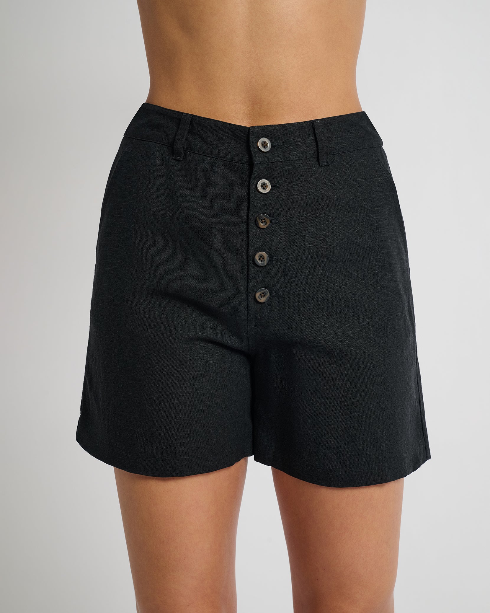 Air Linen Boyfriend Short - Image 4