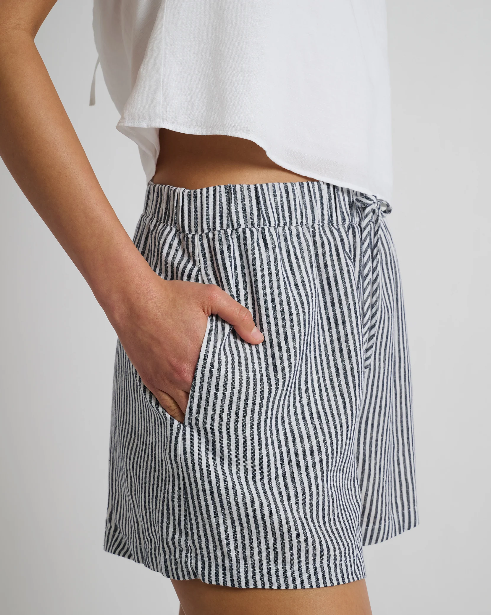 Air Linen Elastic Drawstring Short - Image 5