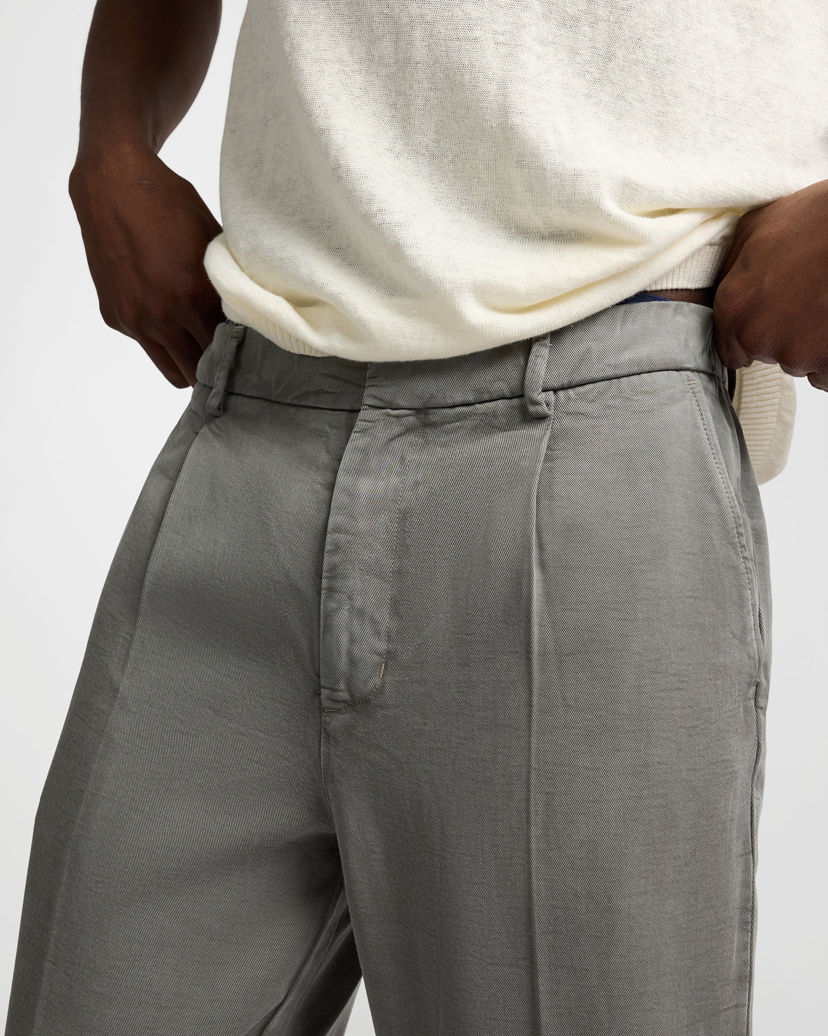 Lyocell Pleated Trouser - Image 4